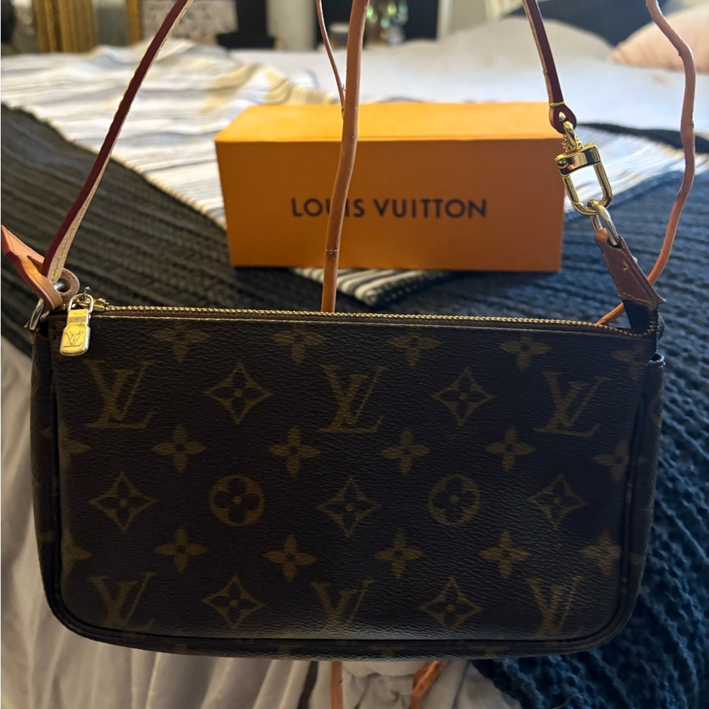 Louis Vuitton Monogram Pouchette